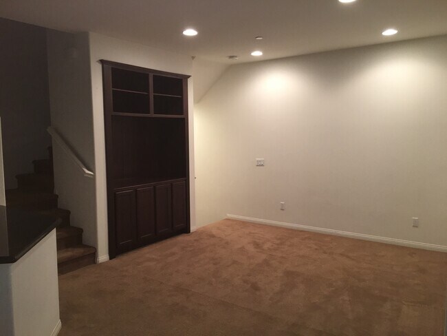 Foto del edificio - 3 Bedroom 3 Bath Townhome in gated Community!