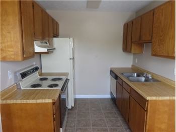 Building Photo - 454 Britton Ave