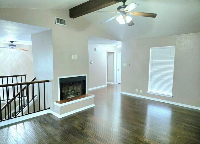 Foto del edificio - Move In Special $500.00 Security Deposit /$500 Rent To Move In