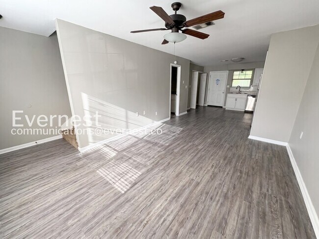 Foto del edificio - 1800 Labette Manor Dr