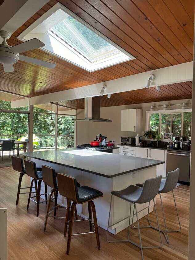 Foto principal - Lovely Mid-Century Kirkland Rambler Availa...