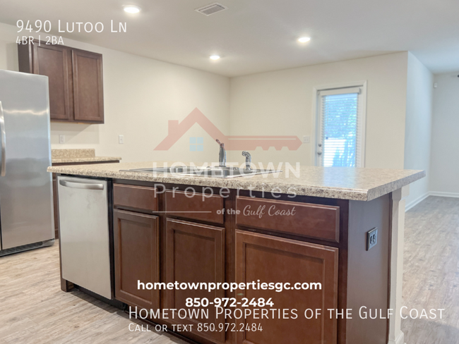 Building Photo - Stunning 4/2 home in Navy Oaks