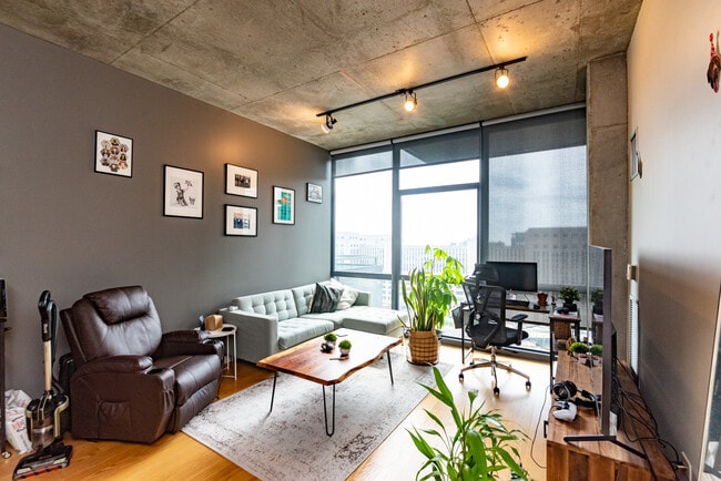 Building Photo - 235 W Van Buren St