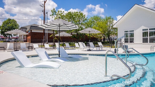 Building Photo - Villages at Forest View