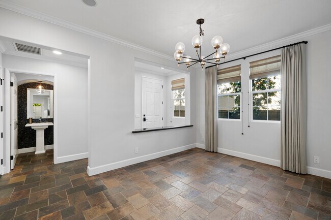 Building Photo - 40 Hollinwood