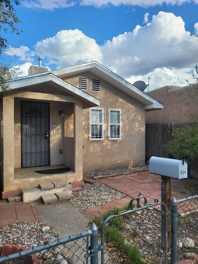 Foto del edificio - Historic Bungalow House 2/bd 1/ba 730/sf