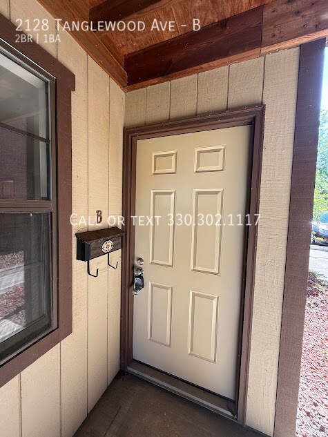 Foto del edificio - 2128 Tanglewood Ave