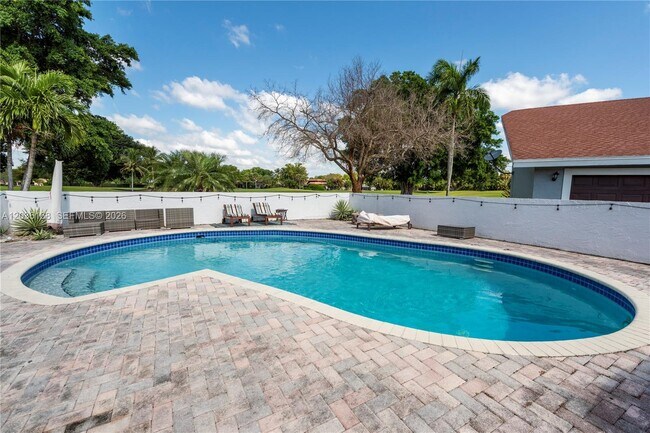 Building Photo - 921 Bayberry Point Dr