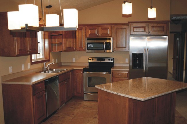 Hermoso, cocina gourmet con encimera de granito - 2916 E Kensington St