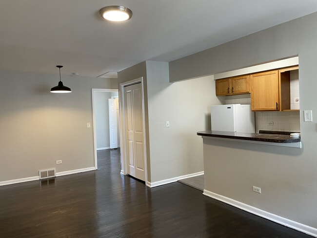 Foto del edificio - 565 Sidney Ave