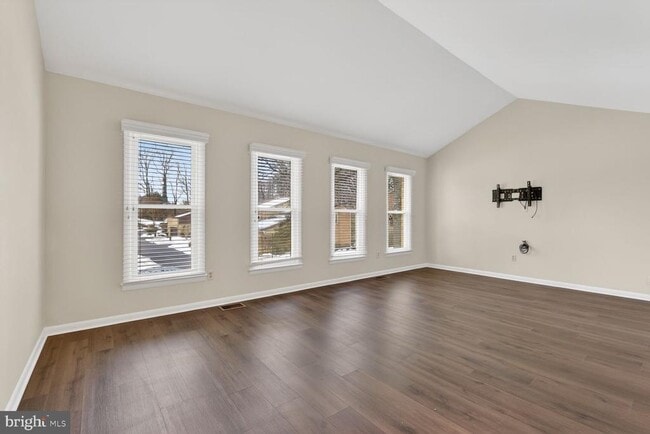 Building Photo - 9926 Great Oaks Way