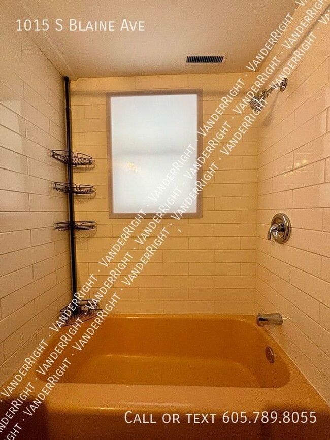 Foto del edificio - 1015 S Blaine Ave