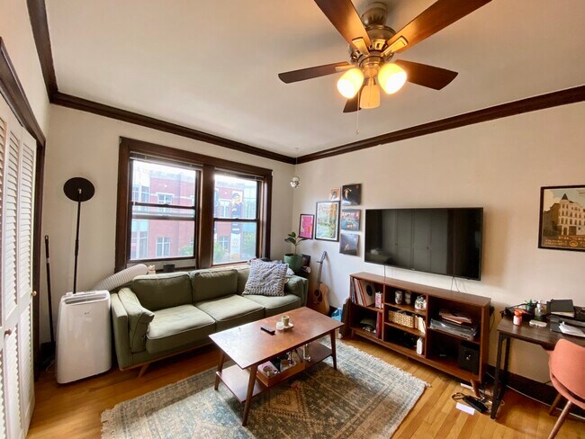 Building Photo - 748 W Webster Ave