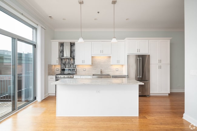 Building Photo - 1046 W Monroe St