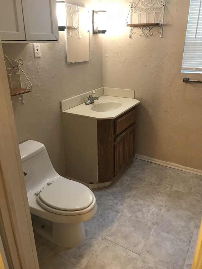 Bathroom - 2107 Briggs St