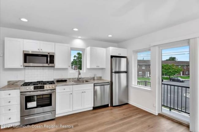 Building Photo - 1138 Springwood Ave