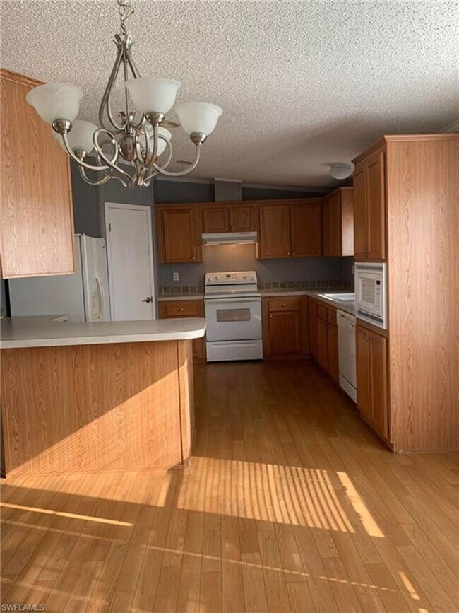 Building Photo - **FIRST MONTHS RENT FREE ** 3 Bedroom Wate...