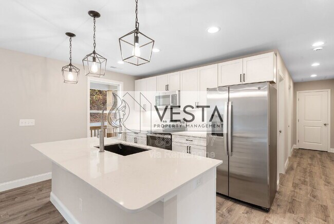 Building Photo - 16 Meadows Town Rd