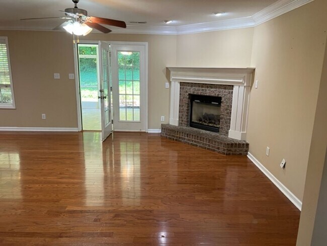 Building Photo - Knoxville 37931 - 4 bedroom, 2.5 bath 2-st...