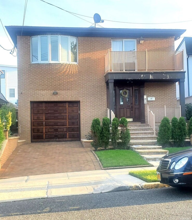 Primary Photo - 167-14 Cryders Ln