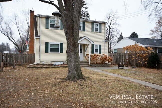 Building Photo - Available June 1st 2023| 4 Bed 3 Bath Sing...