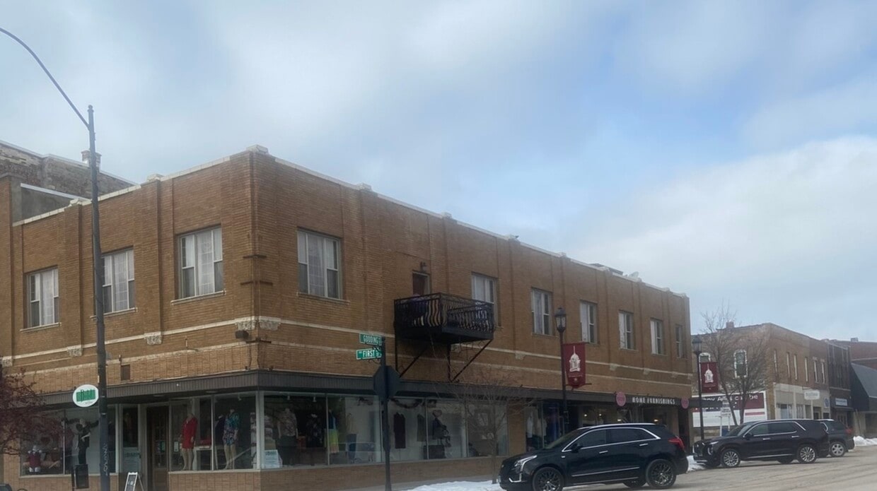 Primary Photo - 121 Gooding St