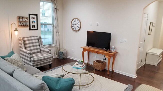 Foto del edificio - Clean & Safe, Fully Furnished & Stocked + ...