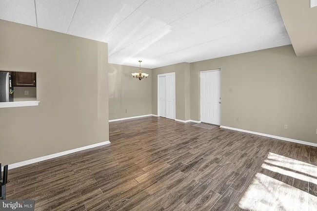 Building Photo - 61 Le Forge Ct