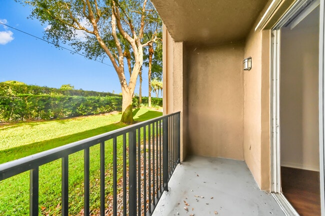 Building Photo - 15105 Michelangelo Blvd