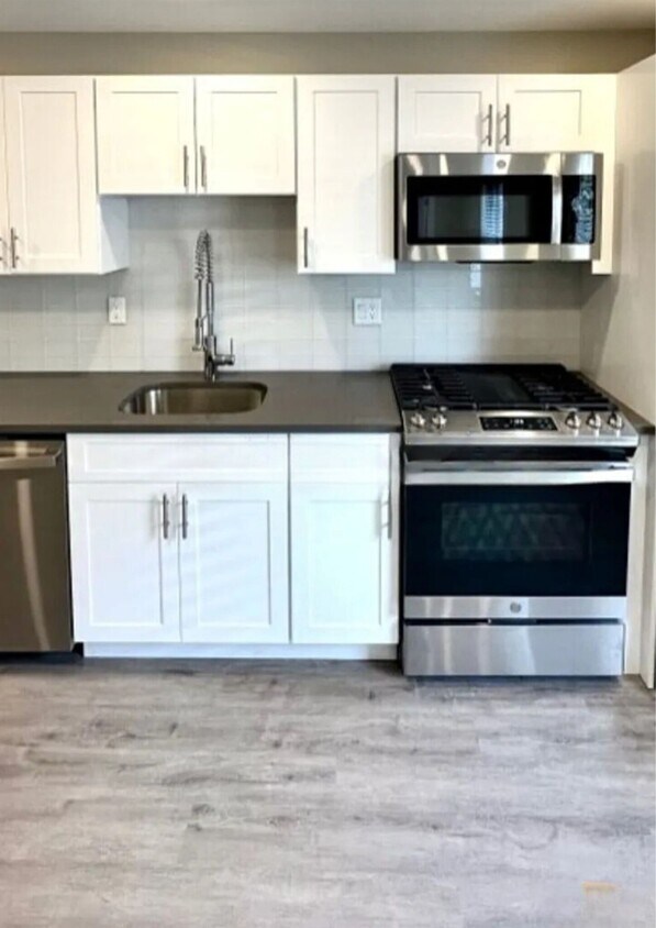 Foto principal - 34 Maverick Sq