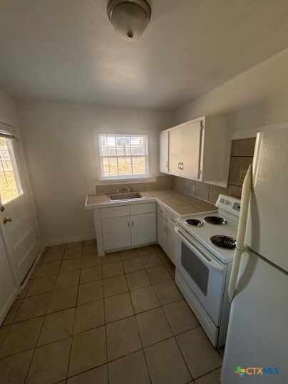 Building Photo - 805 W Kern Rd