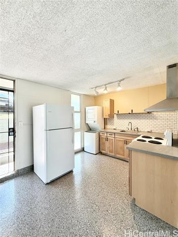 Building Photo - 95-009 Waikalani Dr