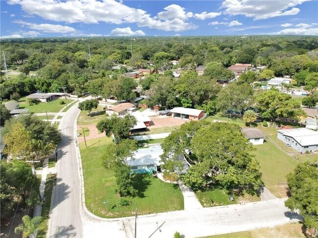 Building Photo - 1507 Charm Ln