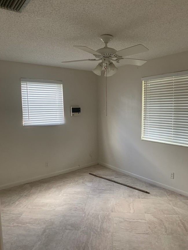 Building Photo - Duplex in Cooper City