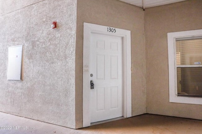 Building Photo - 2 bedroom in Jacksonville FL 32277