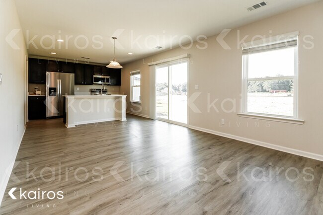 Building Photo - 29 Red Oak Dr.