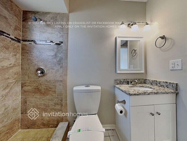 Foto del edificio - 611 Palomas Ave