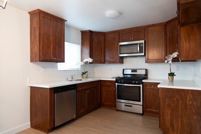 Foto del edificio - 5848 Greenleaf Ave