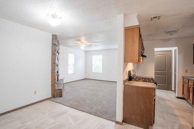 Foto del edificio - Coming Soon! 2 bed/1 bath!