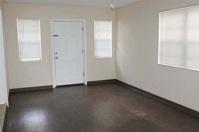 Building Photo - 58 Andora St