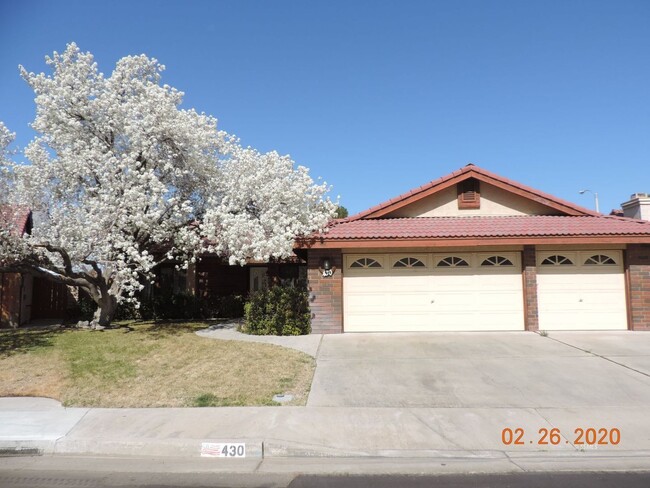 Building Photo - Charming Heritage Home for Lease!