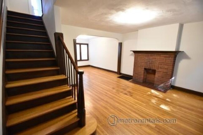 Building Photo - 391 E Arcadia Avenue 2621-2625-2629 Glen E...