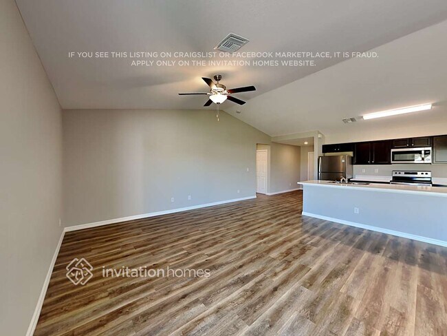 Foto del edificio - 16076 Badalona Dr