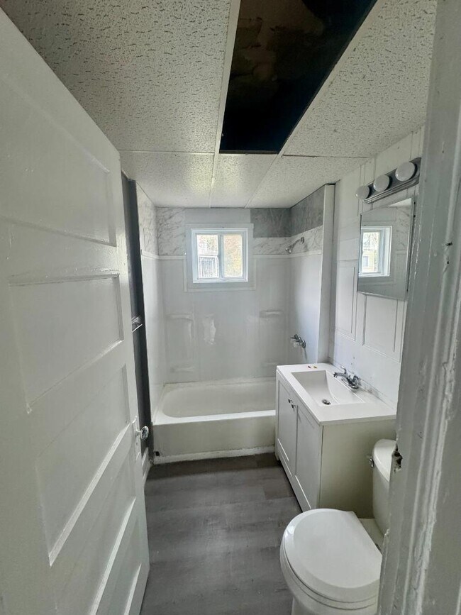 Foto del edificio - 153 Fernwood Ave