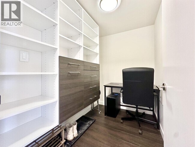 Photo du bâtiment - 111 1st St E