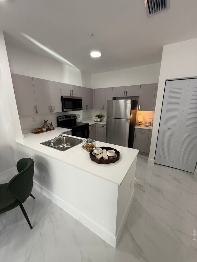 Foto principal - 972 E 28th St