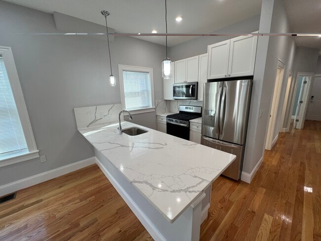 Building Photo - 29 Alpine St