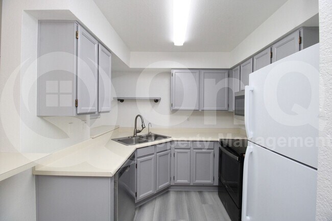 Foto del edificio - 533 W Guadalupe Rd