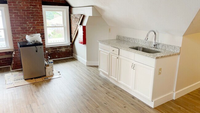 Foto del edificio - 394 Elm Street