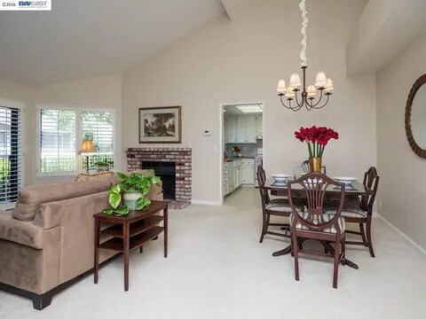 Foto del edificio - 2454 Sebastopol Ln